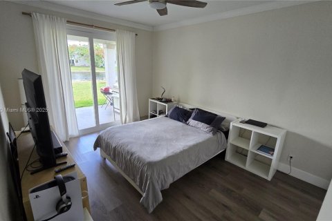House in Weston, Florida 6 bedrooms, 361.76 sq.m. № 1798800 - photo 25