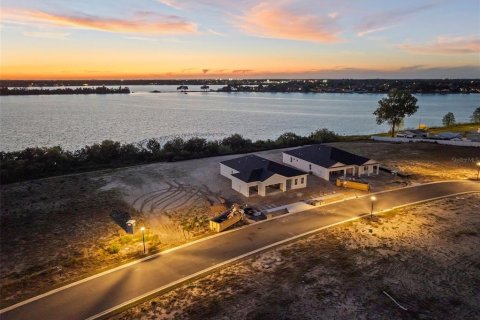 House in Winter Haven, Florida 4 bedrooms, 236.99 sq.m. № 1626481 - photo 13