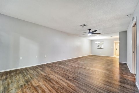 Copropriété à vendre à Port Richey, Floride: 2 chambres, 112.41 m2 № 2099295 - photo 12