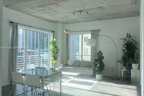 Condominio en alquiler en Miami, Florida, 2 dormitorios, 96.25 m2 № 2074221 - foto 11