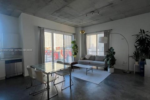 Condominio en alquiler en Miami, Florida, 2 dormitorios, 96.25 m2 № 2074221 - foto 6