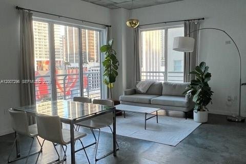 Condominio en alquiler en Miami, Florida, 2 dormitorios, 96.25 m2 № 2074221 - foto 15