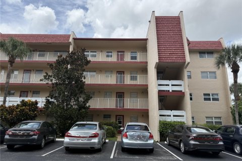 Condo in Margate, Florida, 2 bedrooms  № 1892711 - photo 1