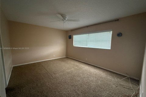 Condo in Margate, Florida, 2 bedrooms  № 1892711 - photo 8