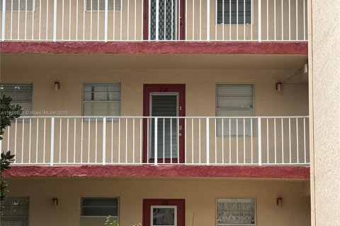 Condo in Margate, Florida, 2 bedrooms  № 1892711 - photo 2