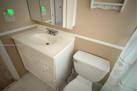 Condo in Margate, Florida, 2 bedrooms  № 1892711 - photo 12
