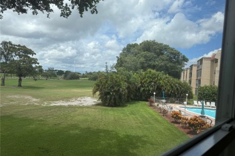 Condo in Margate, Florida, 2 bedrooms  № 1892711 - photo 15
