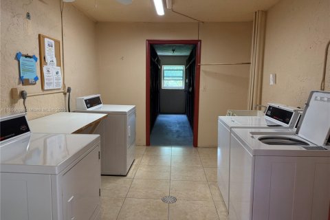 Condo in Margate, Florida, 2 bedrooms  № 1892711 - photo 17