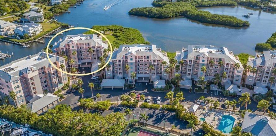 Condo in Placida, Florida, 2 bedrooms № 2112774