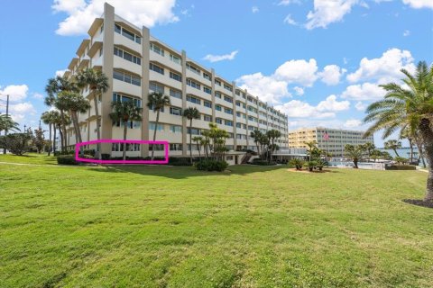 Condo in Belleair Bluffs, Florida, 2 bedrooms  № 2217223 - photo 2