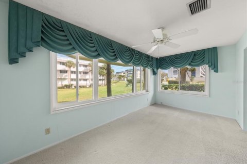 Condo in Belleair Bluffs, Florida, 2 bedrooms  № 2217223 - photo 19