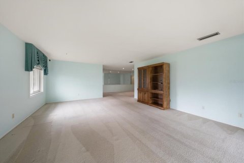 Condo in Belleair Bluffs, Florida, 2 bedrooms  № 2217223 - photo 17