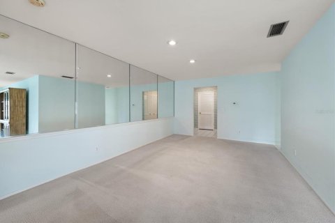 Condo in Belleair Bluffs, Florida, 2 bedrooms  № 2217223 - photo 11