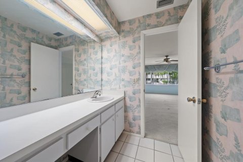 Condo in Belleair Bluffs, Florida, 2 bedrooms  № 2217223 - photo 26
