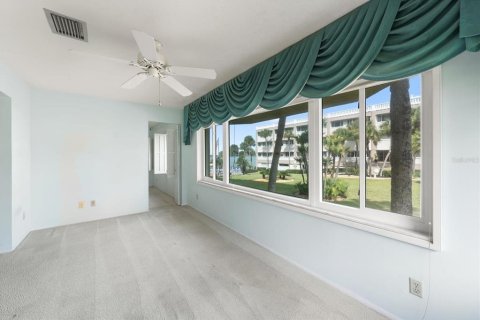 Condo in Belleair Bluffs, Florida, 2 bedrooms  № 2217223 - photo 21