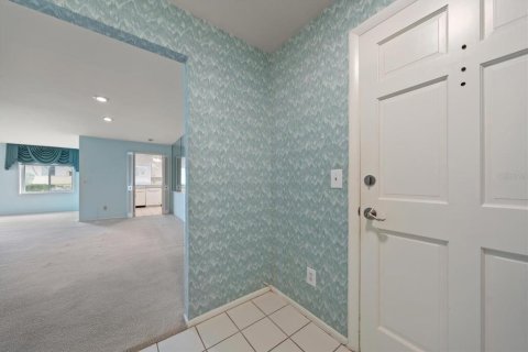 Condo in Belleair Bluffs, Florida, 2 bedrooms  № 2217223 - photo 3