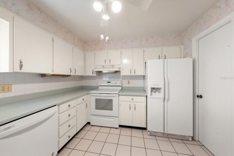 Condo in Belleair Bluffs, Florida, 2 bedrooms  № 2217223 - photo 12
