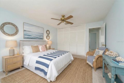 Condo in Belleair Bluffs, Florida, 2 bedrooms  № 2217223 - photo 9