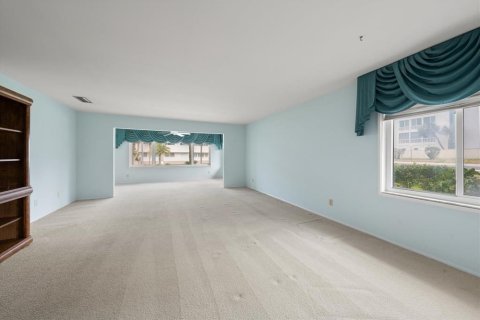 Condo in Belleair Bluffs, Florida, 2 bedrooms  № 2217223 - photo 16
