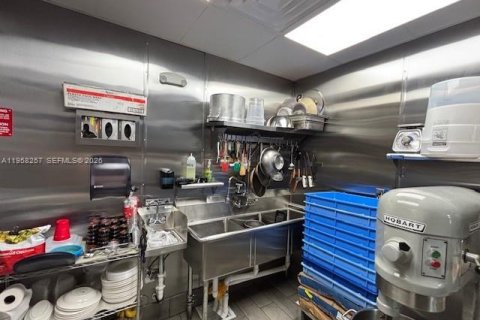 Commercial property in Coral Gables, Florida № 2020698 - photo 3