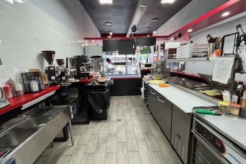 Commercial property in Coral Gables, Florida № 2020698 - photo 2