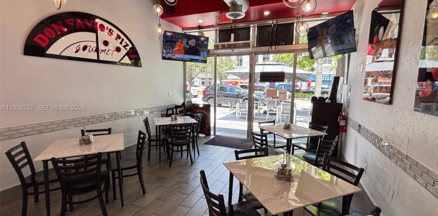 Commercial property in Coral Gables, Florida № 2020698