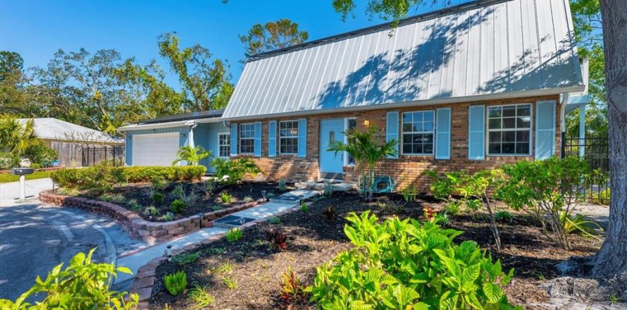 House in Bradenton, Florida 3 bedrooms, 236.34 sq.m. № 1602193