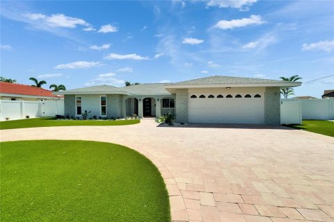 Casa en alquiler en South Pasadena, Florida, 3 dormitorios, 202.16 m2 № 2096228 - foto 2