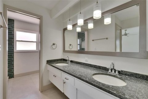 Casa en alquiler en South Pasadena, Florida, 3 dormitorios, 202.16 m2 № 2096228 - foto 12