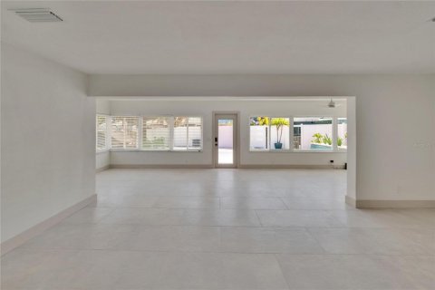 Casa en alquiler en South Pasadena, Florida, 3 dormitorios, 202.16 m2 № 2096228 - foto 18