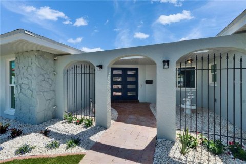 Casa en alquiler en South Pasadena, Florida, 3 dormitorios, 202.16 m2 № 2096228 - foto 4