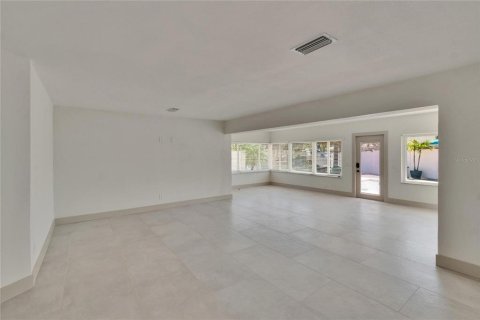Casa en alquiler en South Pasadena, Florida, 3 dormitorios, 202.16 m2 № 2096228 - foto 16