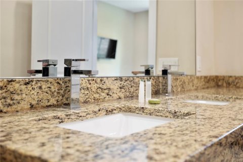 Townhouse in Kissimmee, Florida 4 bedrooms, 222.59 sq.m. № 2287999 - photo 22