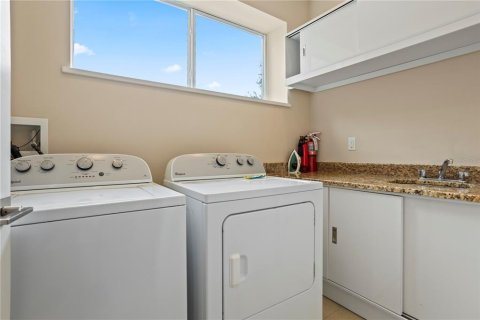 Townhouse in Kissimmee, Florida 4 bedrooms, 222.59 sq.m. № 2287999 - photo 27