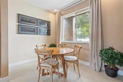 Townhouse in Kissimmee, Florida 4 bedrooms, 222.59 sq.m. № 2287999 - photo 7