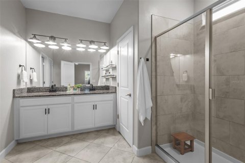 Casa en venta en Land O' Lakes, Florida, 5 dormitorios, 289.39 m2 № 1805249 - foto 4