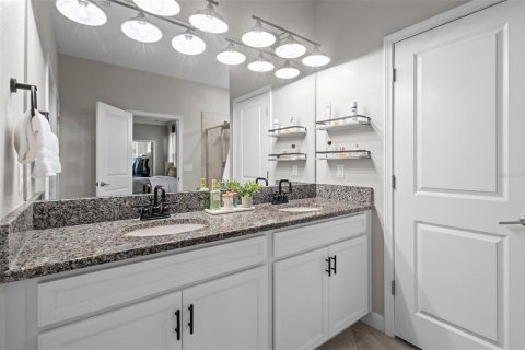 Casa en venta en Land O' Lakes, Florida, 5 dormitorios, 289.39 m2 № 1805249 - foto 20