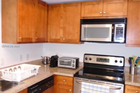 Condominio en alquiler en Miami, Florida, 2 dormitorios, 82.87 m2 № 1993914 - foto 3