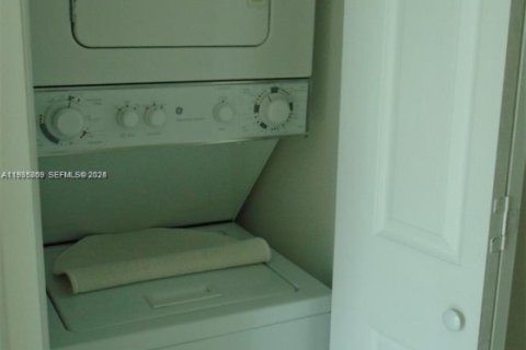 Condominio en alquiler en Miami, Florida, 2 dormitorios, 82.87 m2 № 1993914 - foto 7