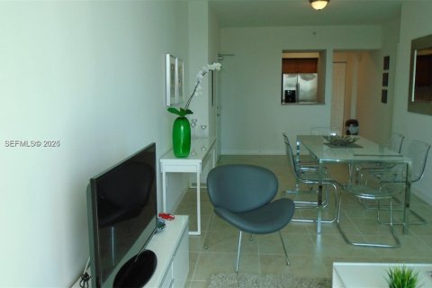 Condominio en alquiler en Miami, Florida, 2 dormitorios, 82.87 m2 № 1993914 - foto 12