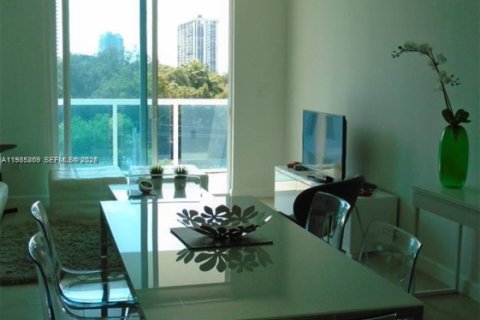 Condominio en alquiler en Miami, Florida, 2 dormitorios, 82.87 m2 № 1993914 - foto 9