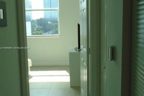 Condominio en alquiler en Miami, Florida, 2 dormitorios, 82.87 m2 № 1993914 - foto 4