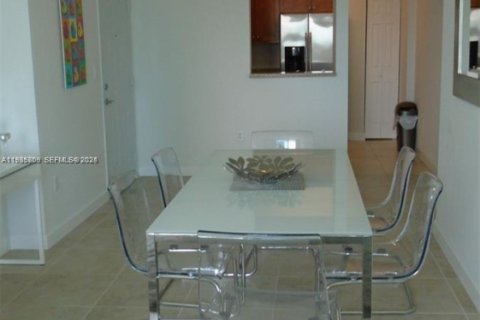Condominio en alquiler en Miami, Florida, 2 dormitorios, 82.87 m2 № 1993914 - foto 11