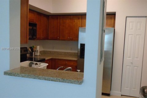 Condominio en alquiler en Miami, Florida, 2 dormitorios, 82.87 m2 № 1993914 - foto 2
