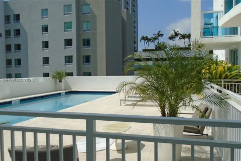 Condominio en alquiler en Miami, Florida, 2 dormitorios, 82.87 m2 № 1993914 - foto 13