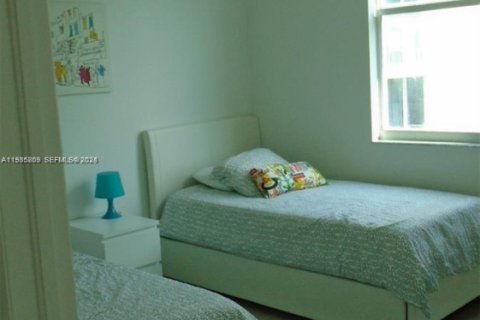 Condominio en alquiler en Miami, Florida, 2 dormitorios, 82.87 m2 № 1993914 - foto 8