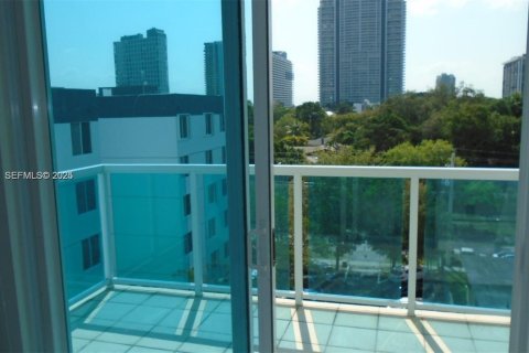 Condominio en alquiler en Miami, Florida, 2 dormitorios, 82.87 m2 № 1993914 - foto 14