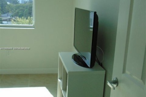 Condominio en alquiler en Miami, Florida, 2 dormitorios, 82.87 m2 № 1993914 - foto 6