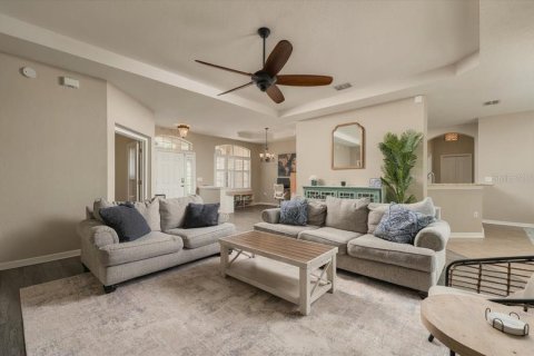 House in Plant City, Florida 4 bedrooms, 205.22 sq.m. № 2389460 - photo 5