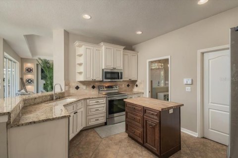 House in Plant City, Florida 4 bedrooms, 205.22 sq.m. № 2389460 - photo 8